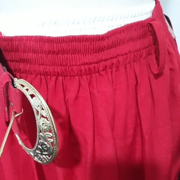 Vintage Intriguing threads red long skirt size Medium - Picture 3 of 8